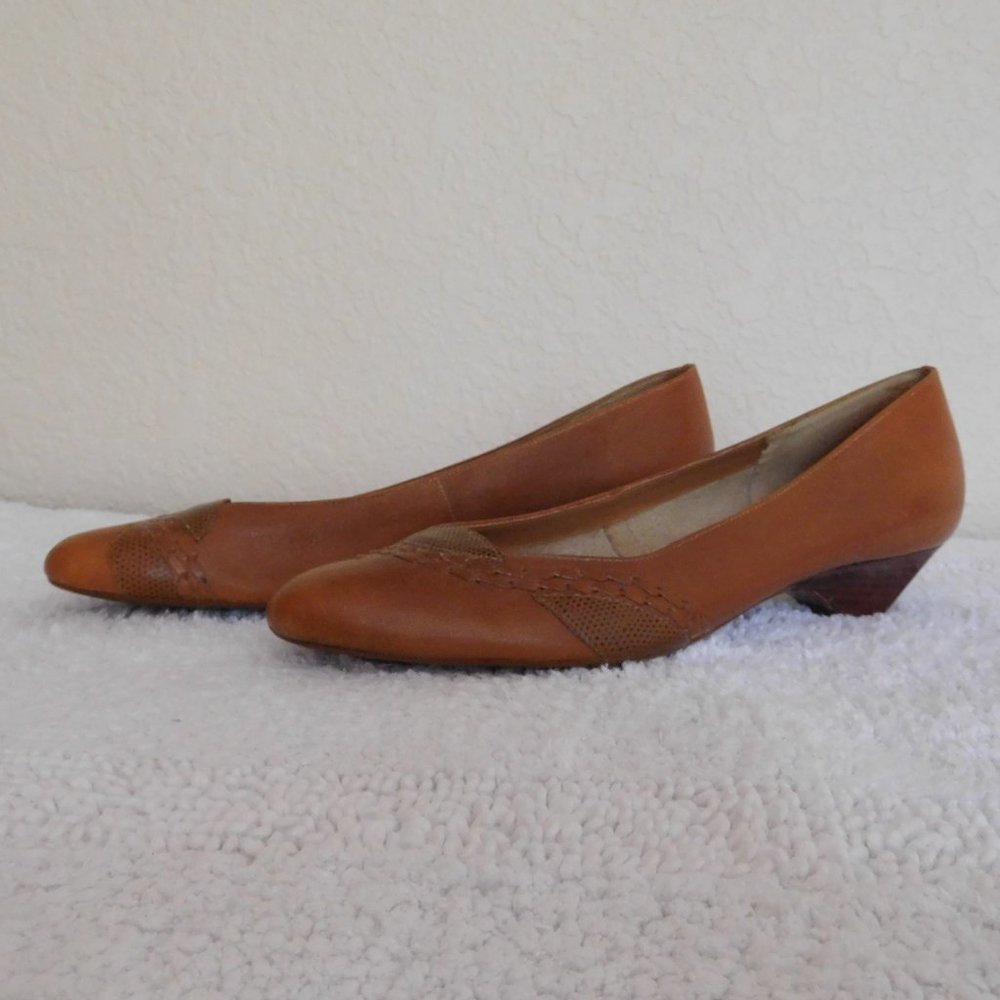 Women’s brown leather Connie shoes size 9 AA